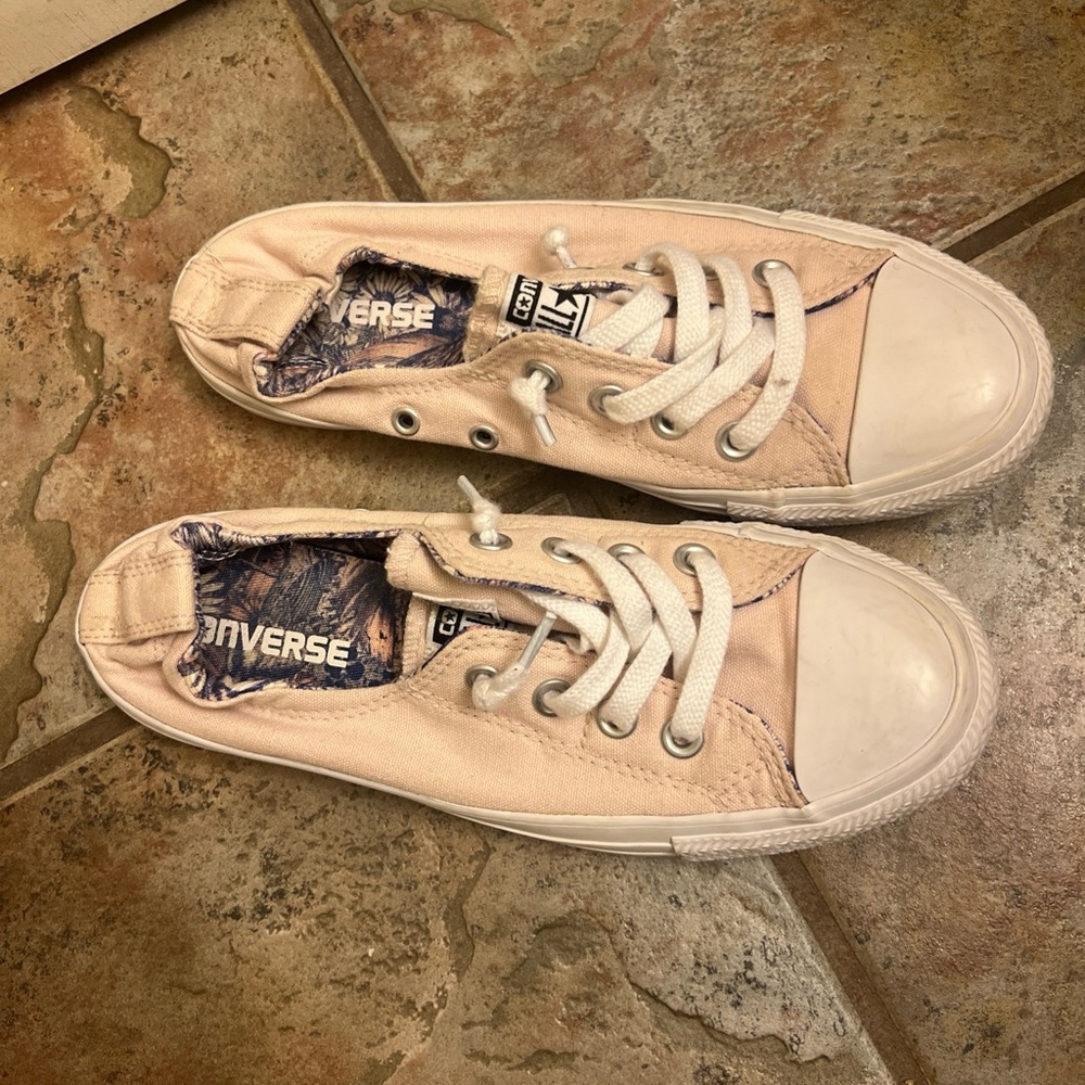 Converse women’s pink Canvas Sneakers